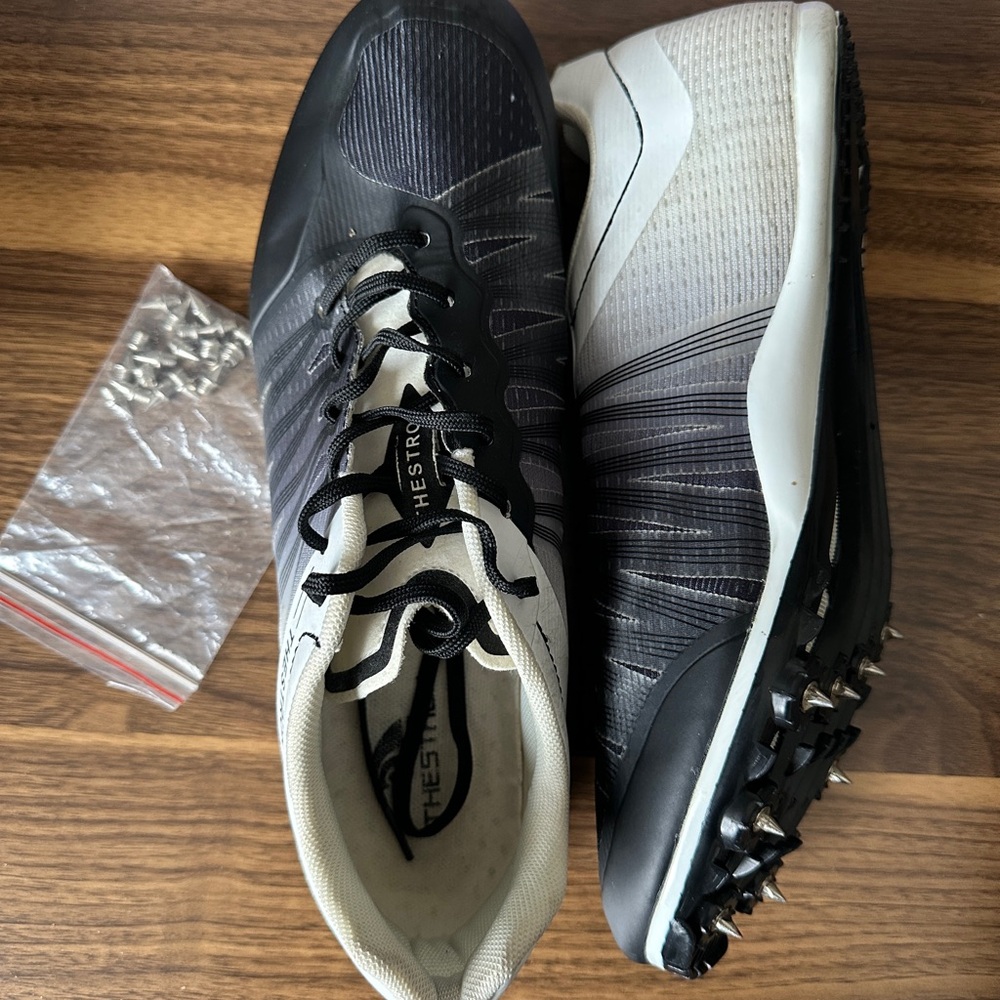 Hestra Men's Black and White Athletic Track and Field Spike Shoes